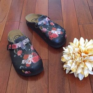 Calceo Black Floral Slip On Clogs SZ 39 (9)